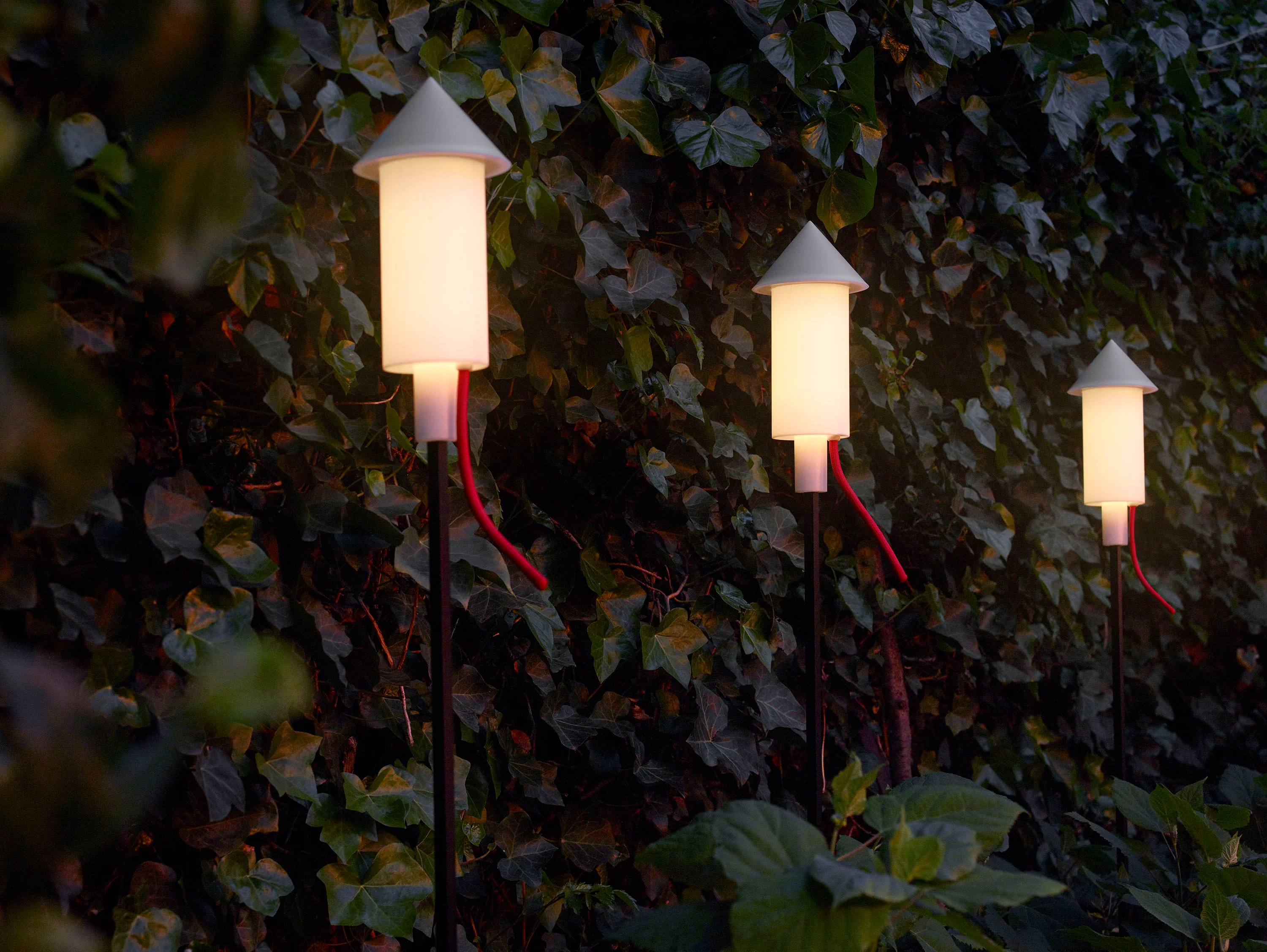 Pret a Racket Wireless Solar Outdoor Lights (Set of 3) - Image 10