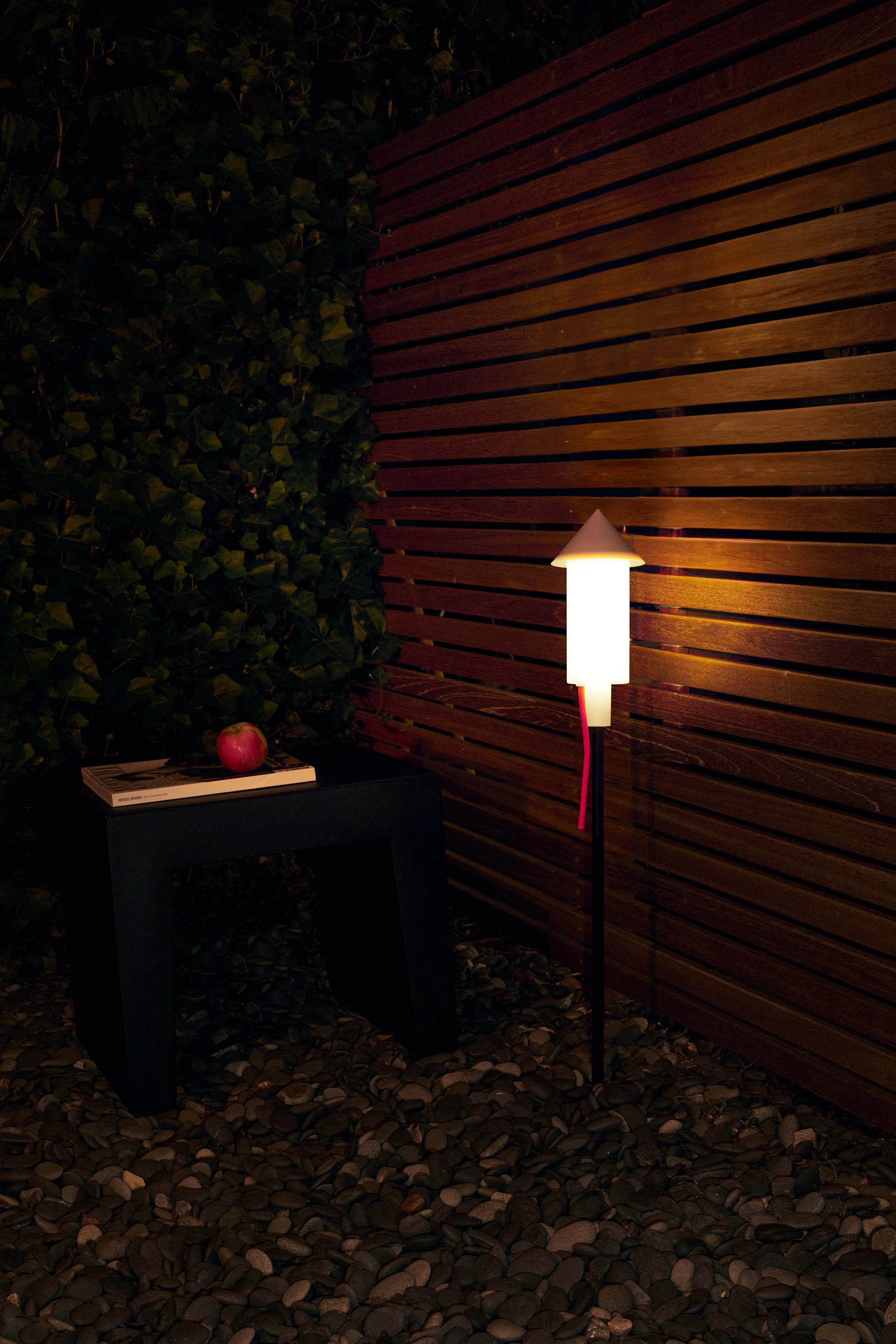 Racket la Surprise Wireless Solar Outdoor Light - Image 4