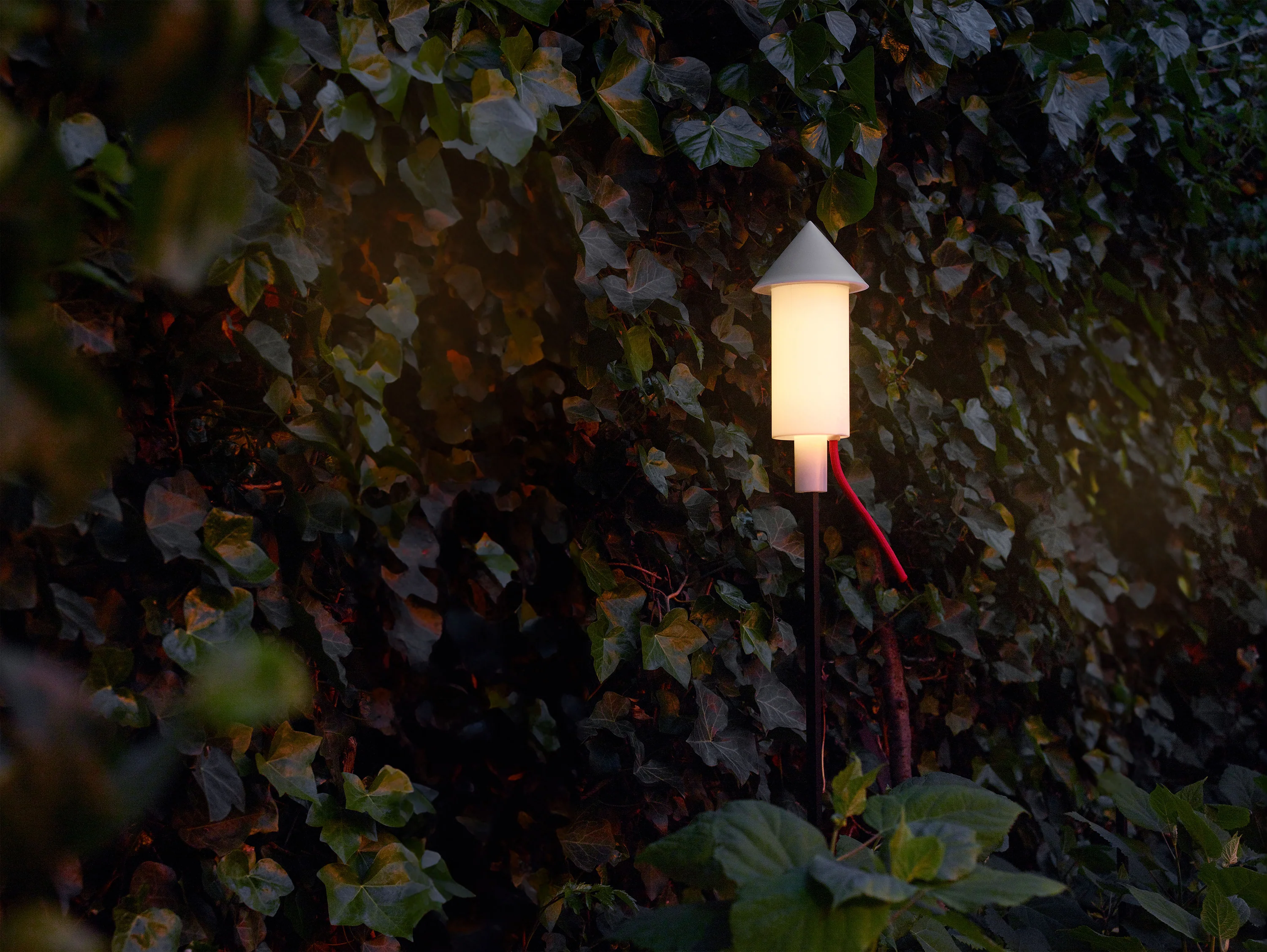 Racket la Surprise Wireless Solar Outdoor Light - Image 5