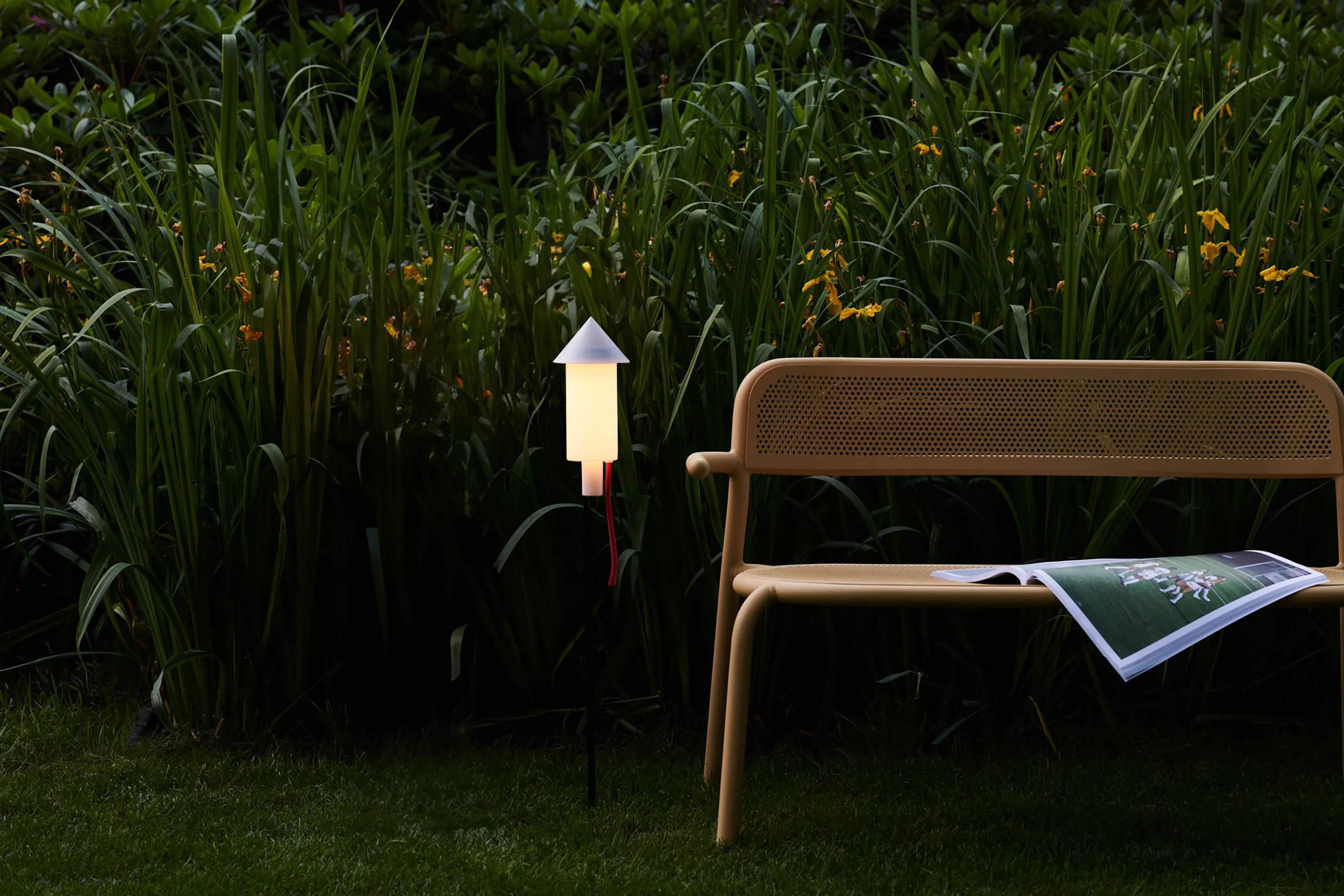 Racket la Surprise Wireless Solar Outdoor Light - Image 6